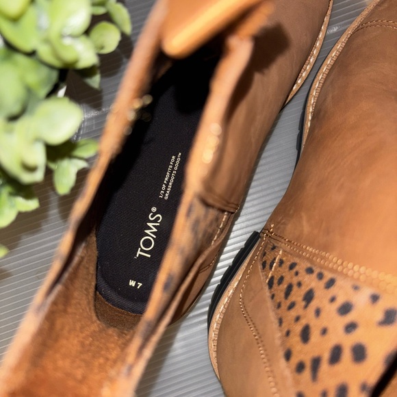 Toms - Picture 2 of 3